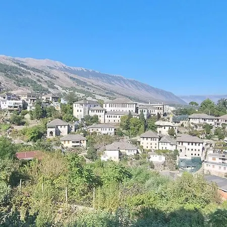 Magnolia's Private Rum i privatbostad Gjirokastër