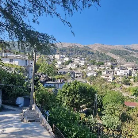 Rum i privatbostad Magnolia's Private Gjirokastër